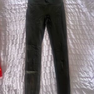 SPANX Black High-Rise Leggings looks like glassy  leather  new without tag L